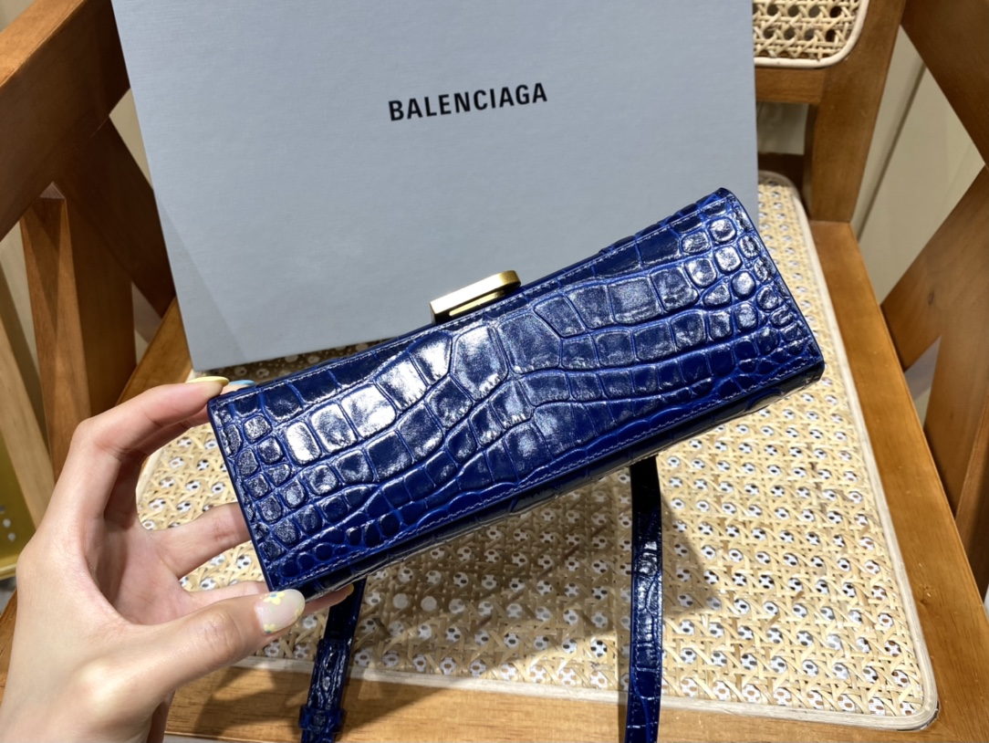 BALENCIAGA 𝐇𝐨𝐮𝐫𝐠𝐥𝐚𝐬𝐬 𝐗𝐒 crocodile-textured cowhide