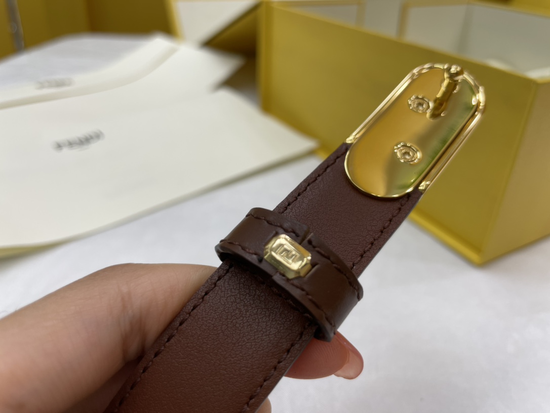 FENDI new 🌿 narrow belt with loops