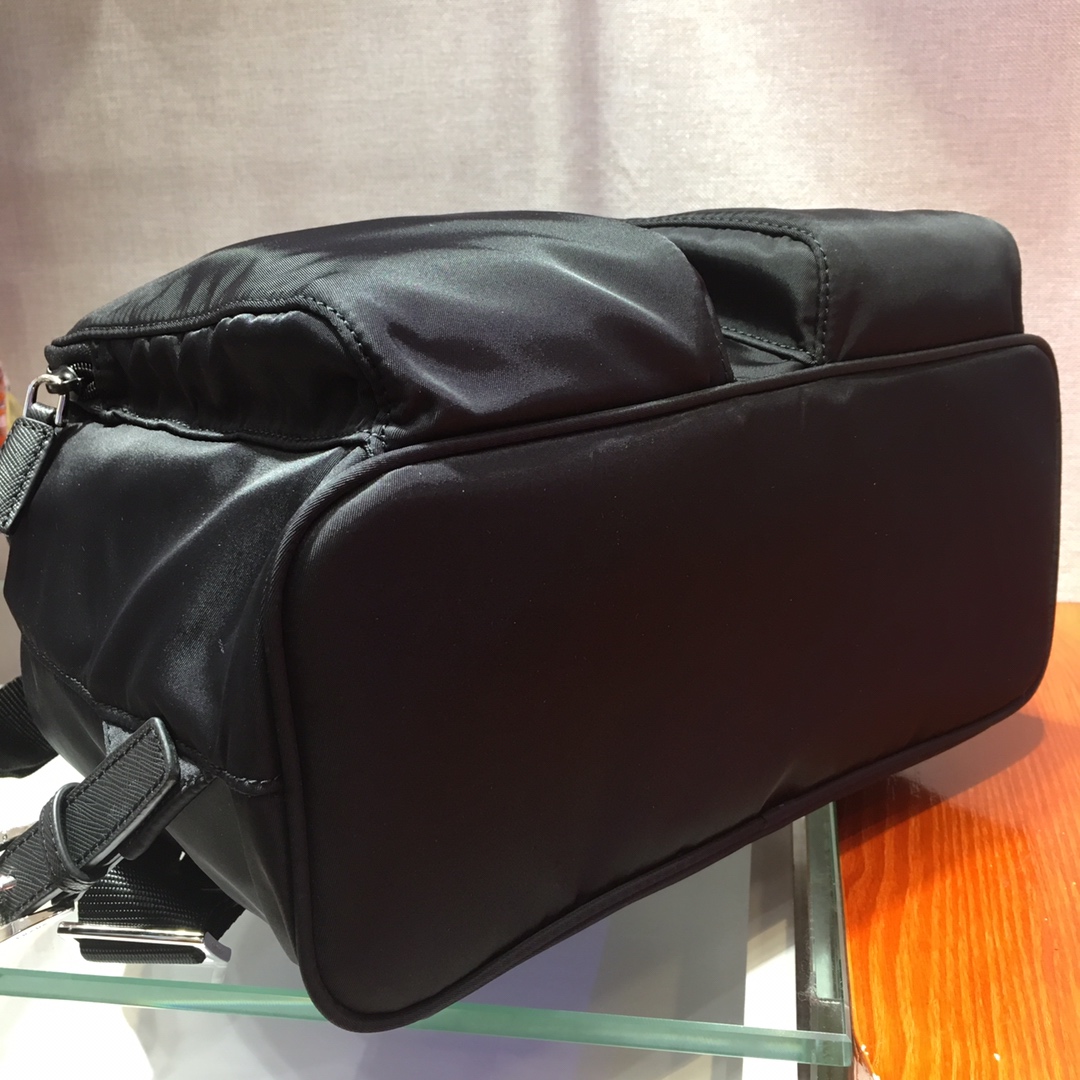 𝐏𝐑𝐀𝐃𝐀 The new popular nylon backpack