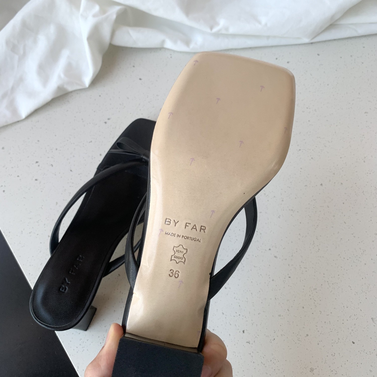 BY FAR | 𝟐𝟎𝟐𝟏/𝐒𝐒 𝐧𝐞𝐰 BY FAR21 spring and summer square-toed flip flops A series of super summer colors