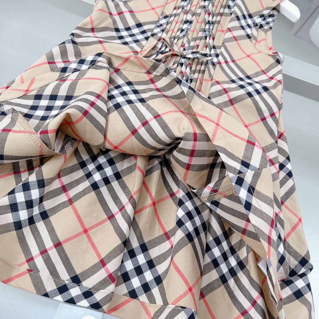Burberry new girls skirt suit