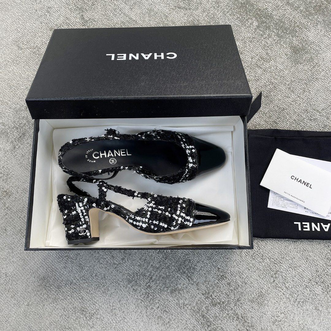 CHANEL especially popular color blocking single shoes continue the classic Chanel characteristics