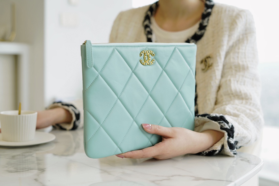 𝗖𝗛𝗔𝗘𝗡𝗟✦ Classic 19 Collection Imported Channel Special Lambskin🐑 Carry-on Clutch Tiffany Blue