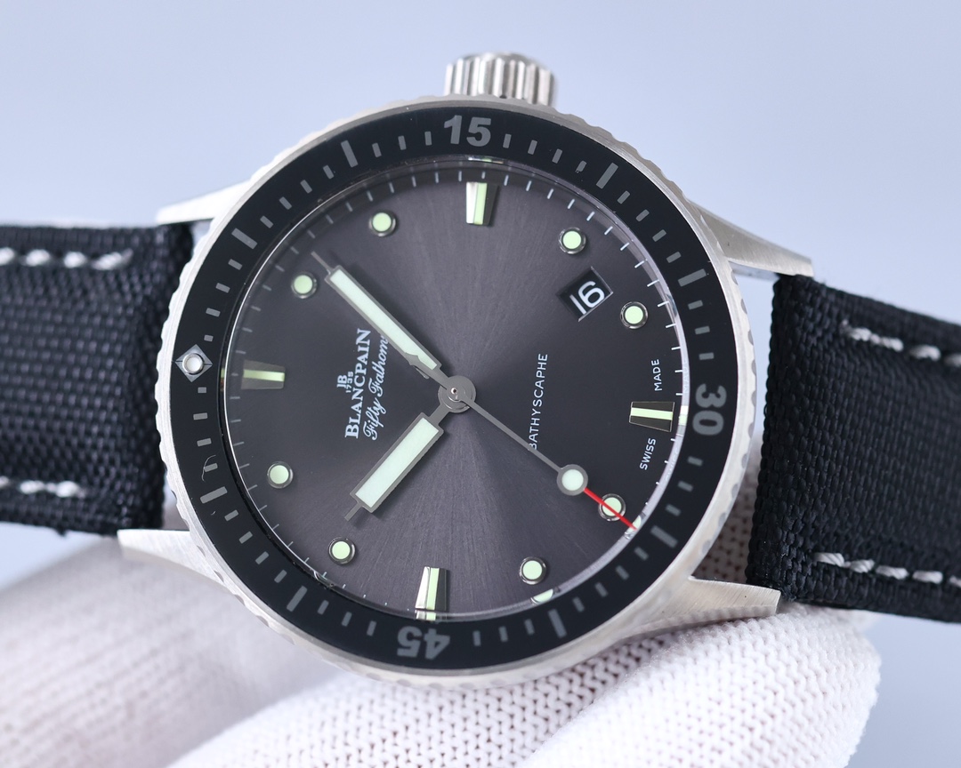 Blancpain - This functional watch comes from the classic Blancpain collection