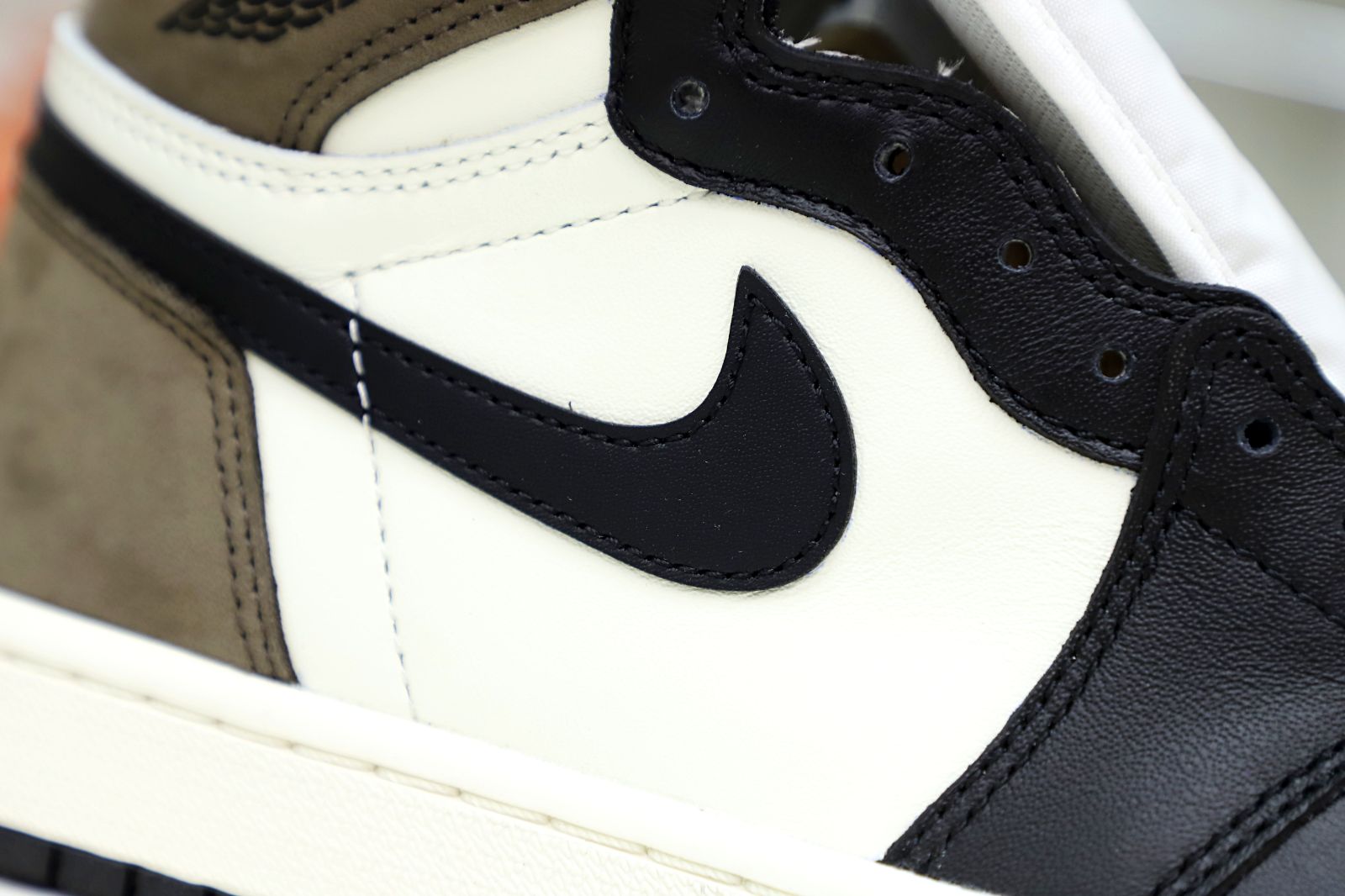 AIR JORDAN 1 RETRO HIGH OG DARK MOCHA