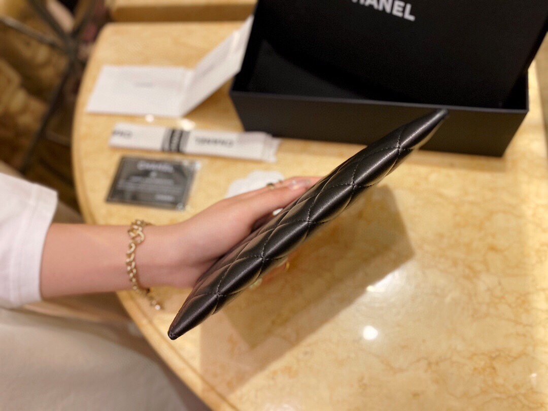 𝗖𝗛𝗔𝗘𝗡𝗟✦ Italy 🇮🇹 channel custom lambskin 🐑 Leboy Collection Zipper Clutch | Classic Black Gold 👑