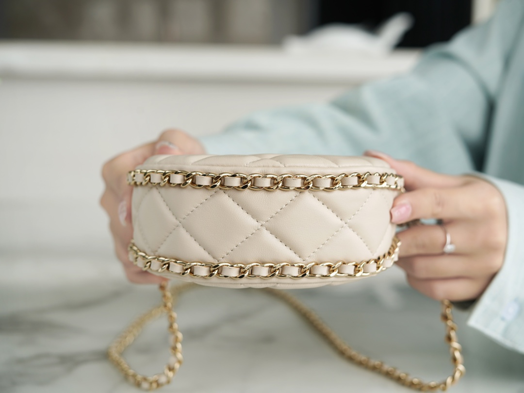 𝗖𝗛𝗔𝗡𝗘𝗟 23p moon/moon bag small light apricot