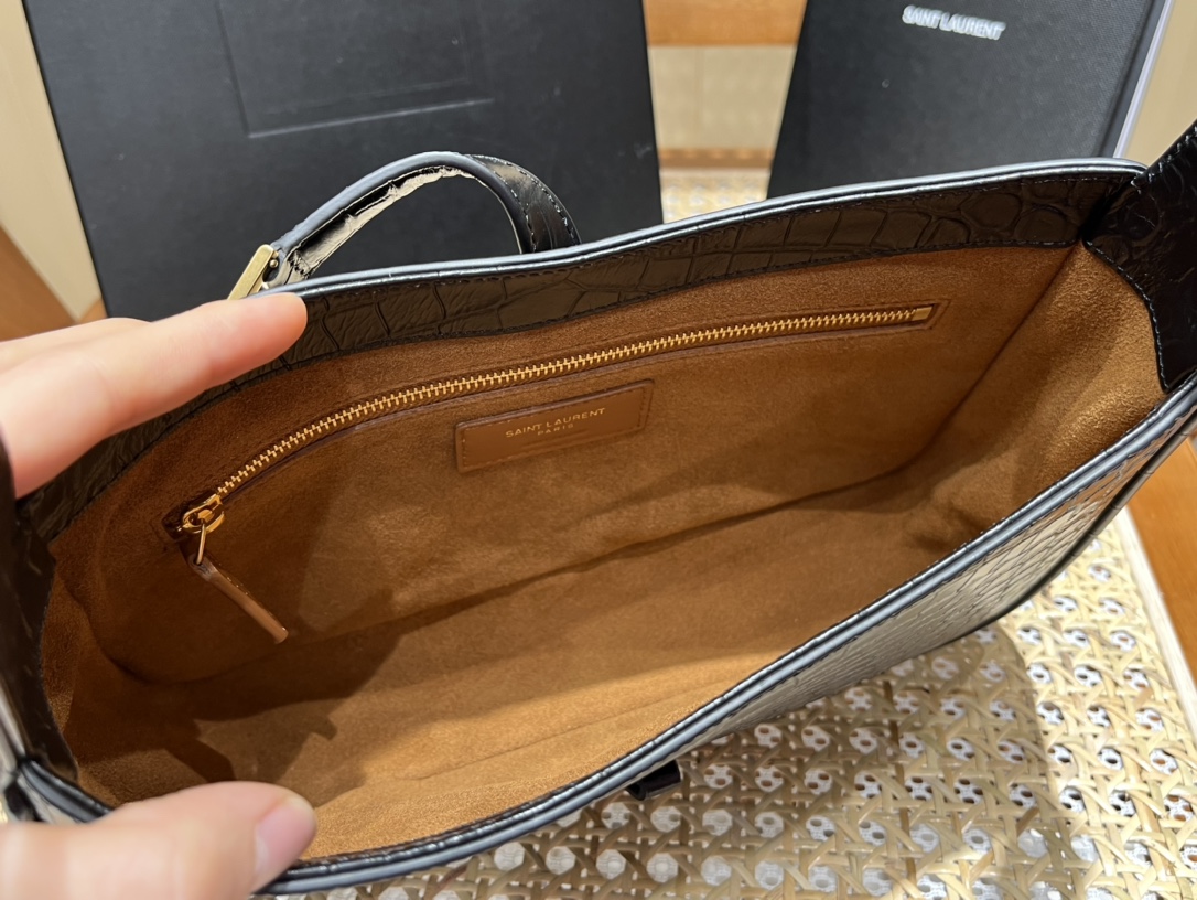 SAINT LAURENT Model: 657228 crocodile pattern original leather.JD