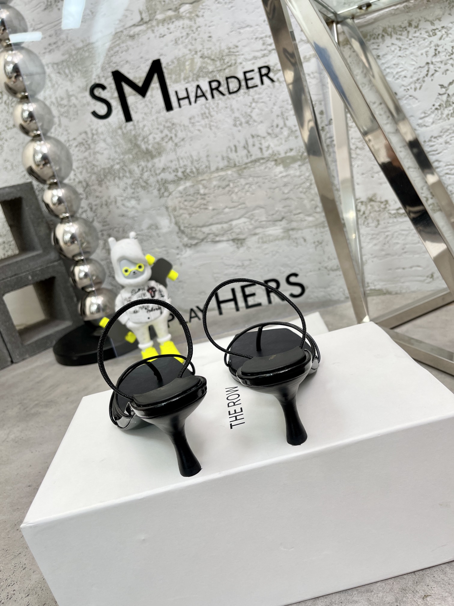 𝐓𝐡𝐞 𝐫𝐨𝐰｜𝟐𝟎𝟐𝟑/𝐒𝐒 𝐧𝐞𝐰 niche tide brand The row 2023 spring and summer new sexy thin strap cat heel sandals