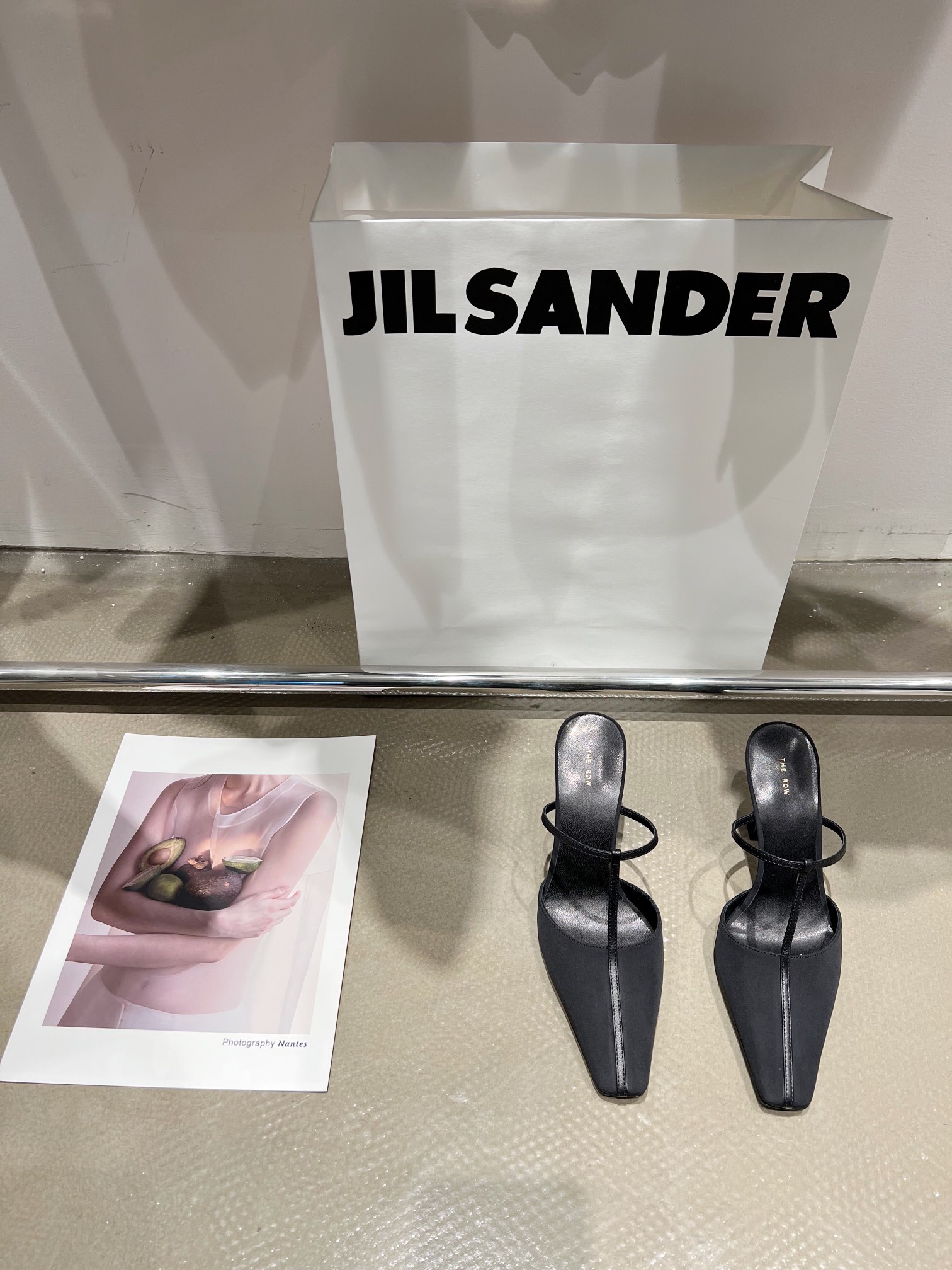 𝐓𝐡𝐞 𝐫𝐨𝐰 ｜𝟐𝟎𝟐𝟐/𝐒𝐒 𝐧𝐞𝐰 Retro minimalist wrap-around heels Custom leather Original outsole