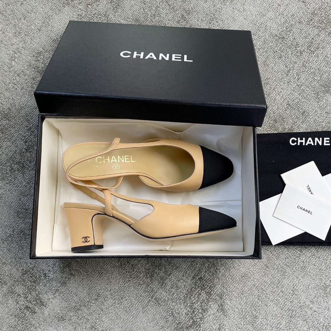 CHANEL especially popular color blocking single shoes continue the classic Chanel characteristics