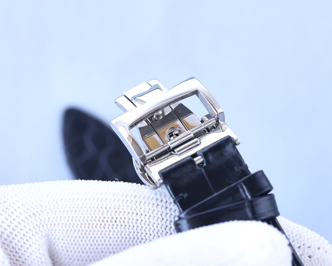 Vacheron Constantin Hand-engraved watches