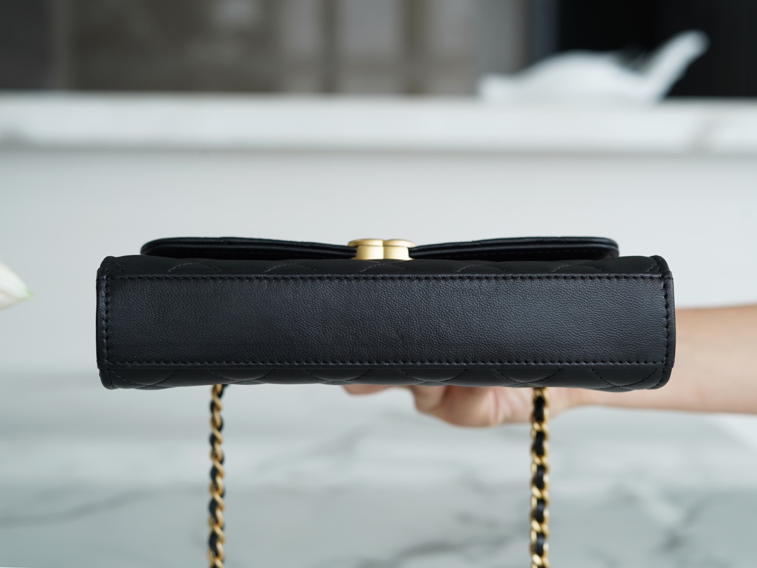 𝗖𝗛𝗔𝗡𝗘𝗟✦ Italy 🇮🇹 [Box] Original Open Department Lambskin 22B Enamel Buckle Kelly Large Black Gold