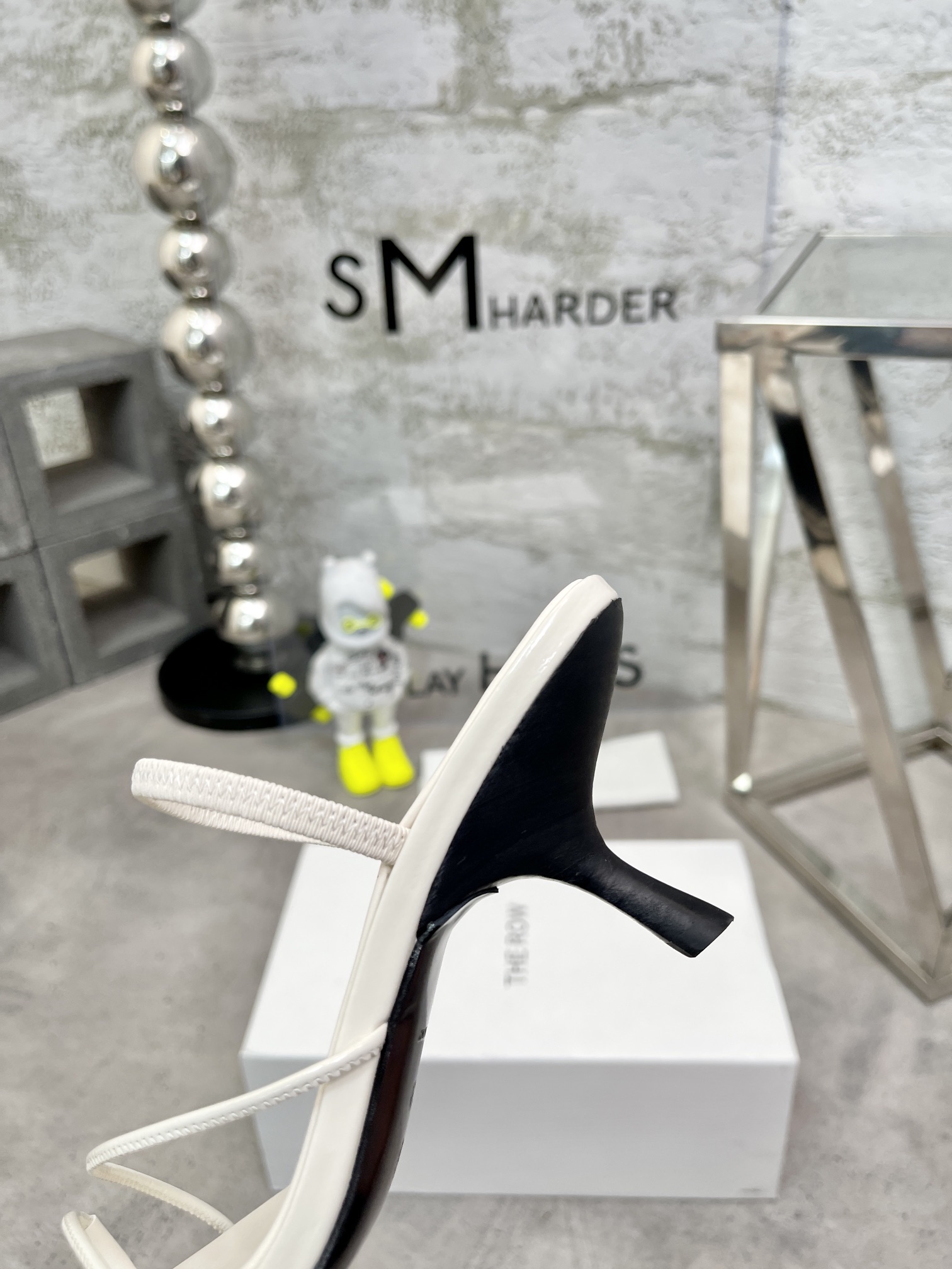 𝐓𝐡𝐞 𝐫𝐨𝐰｜𝟐𝟎𝟐𝟑/𝐒𝐒 𝐧𝐞𝐰 niche tide brand The row 2023 spring and summer new sexy thin strap cat heel sandals