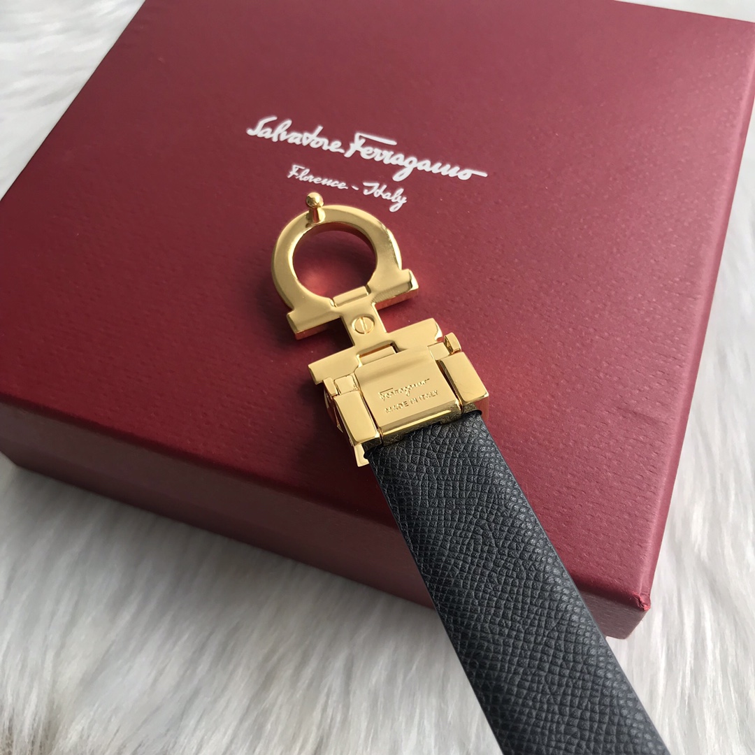 FERRAGAMO boutique buckle head, first layer of cowhide