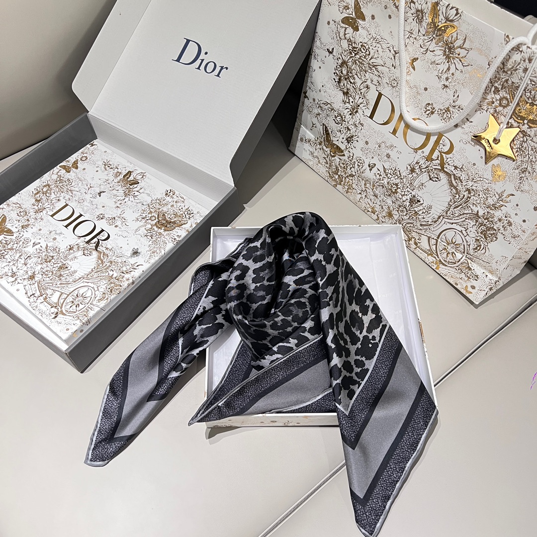 𝐃𝐢𝐨𝐫 ·《Leopard Print Square Scarf》 Gold 100% Silk