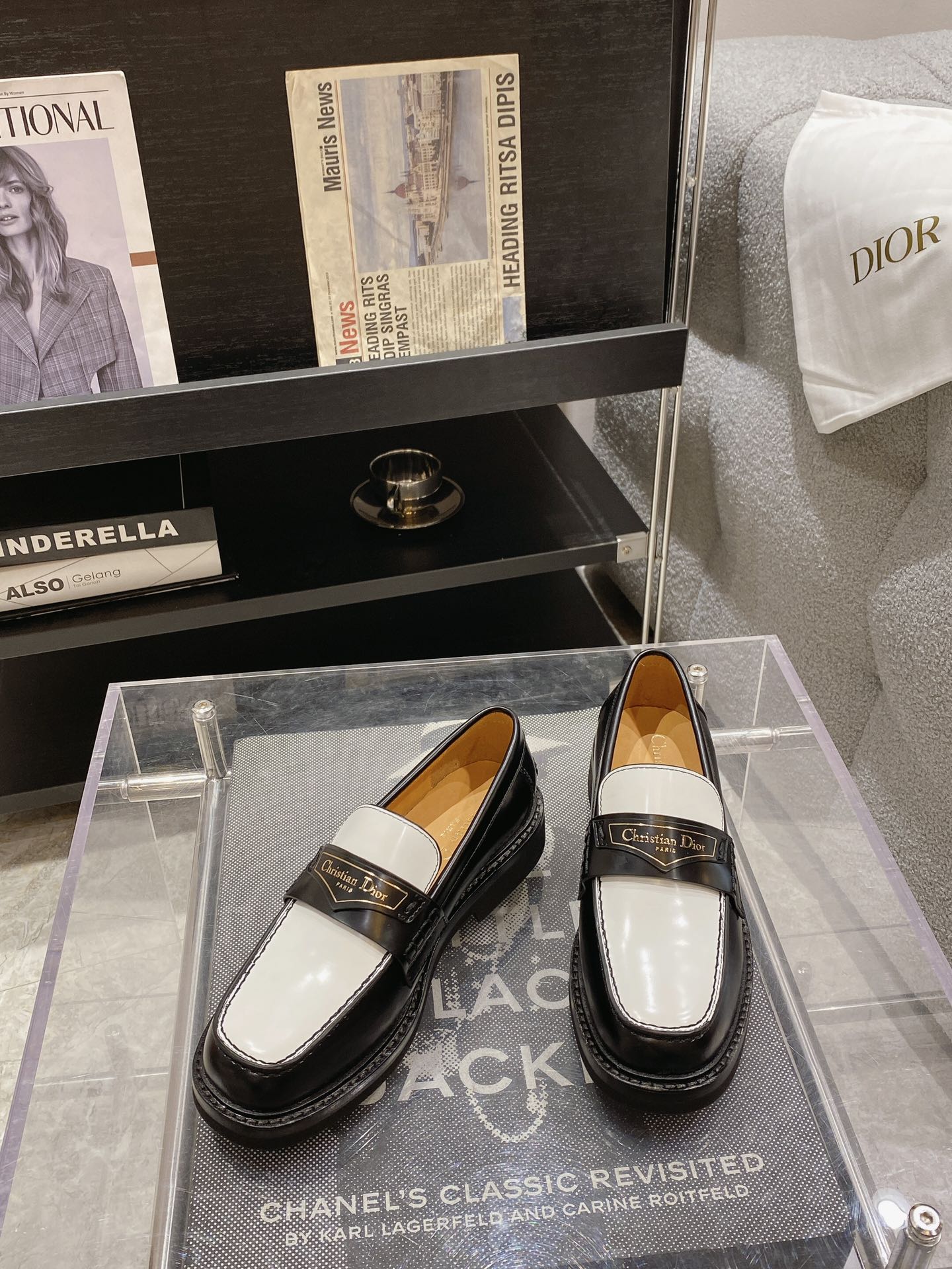 DIOR Early Spring 2023 New Loafers Black and White
