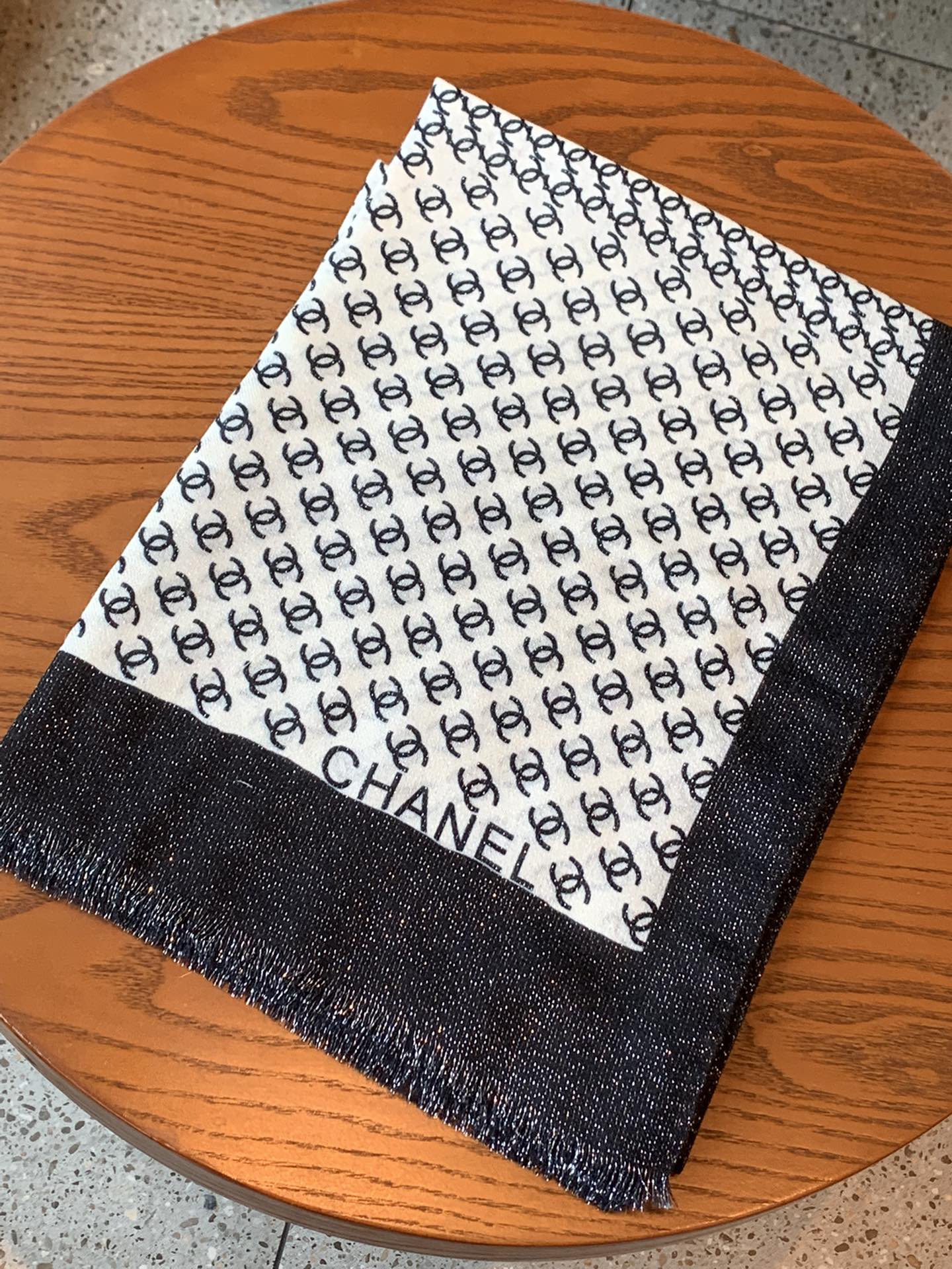 𝐂𝐡𝐚𝐧𝐞𝐥 【Houndstooth Double C Logo】Cashmere Printed Square Scarf