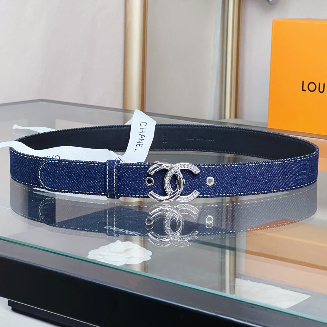𝗖𝗛𝗔𝗡𝗘𝗟 Classic denim blue belt