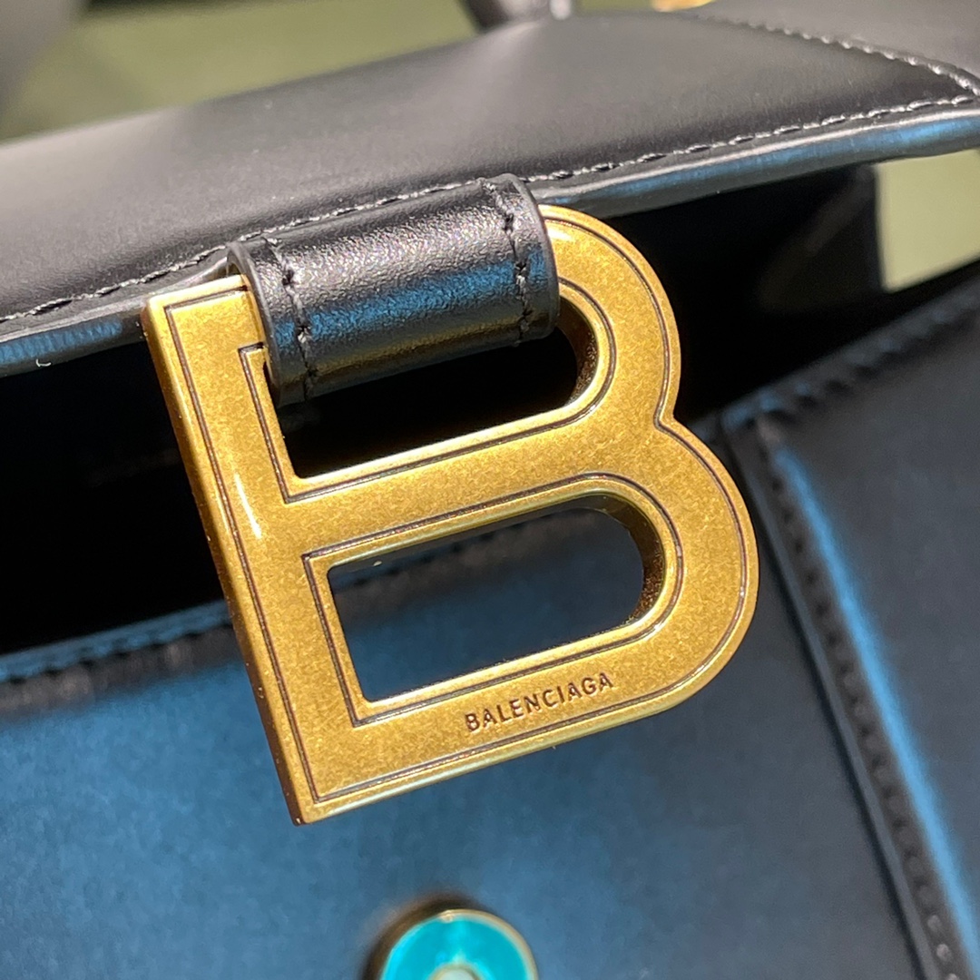 BALENCIAGA 𝐇𝐨𝐮𝐫𝐠𝐥𝐚𝐬𝐬 𝐗𝐒 The hourglass bag of the fashion world