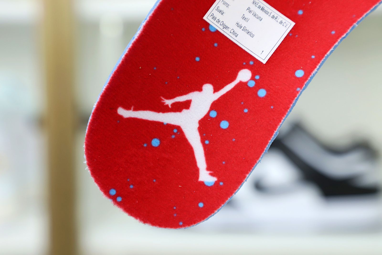 TRAVIS SCOTT X AIR JORDAN 4 RETRO CACTUS JACK FRIENDS & FAMILY