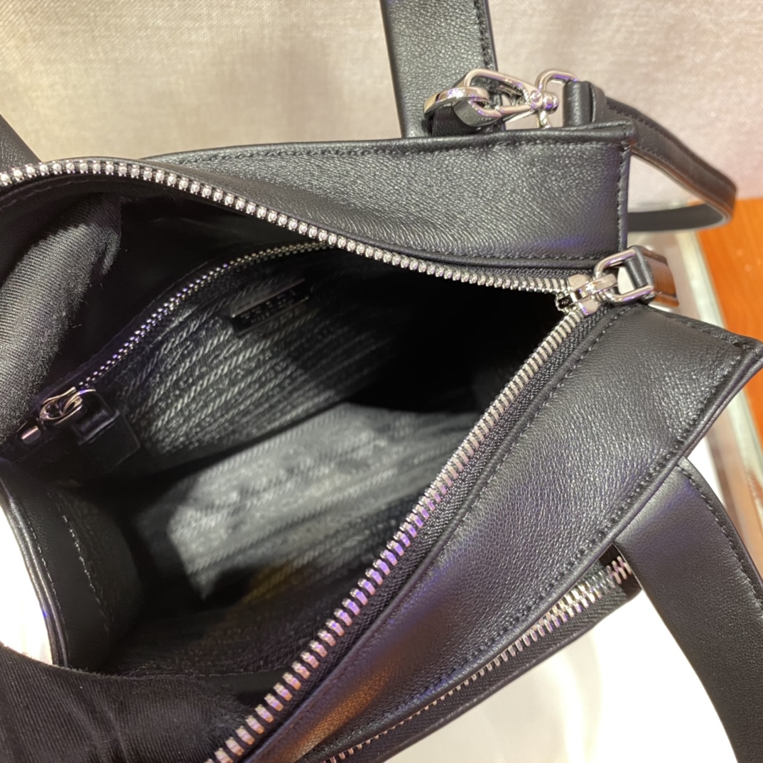 𝐏𝐑𝐀𝐃𝐀 New Women's Bag 1BG418