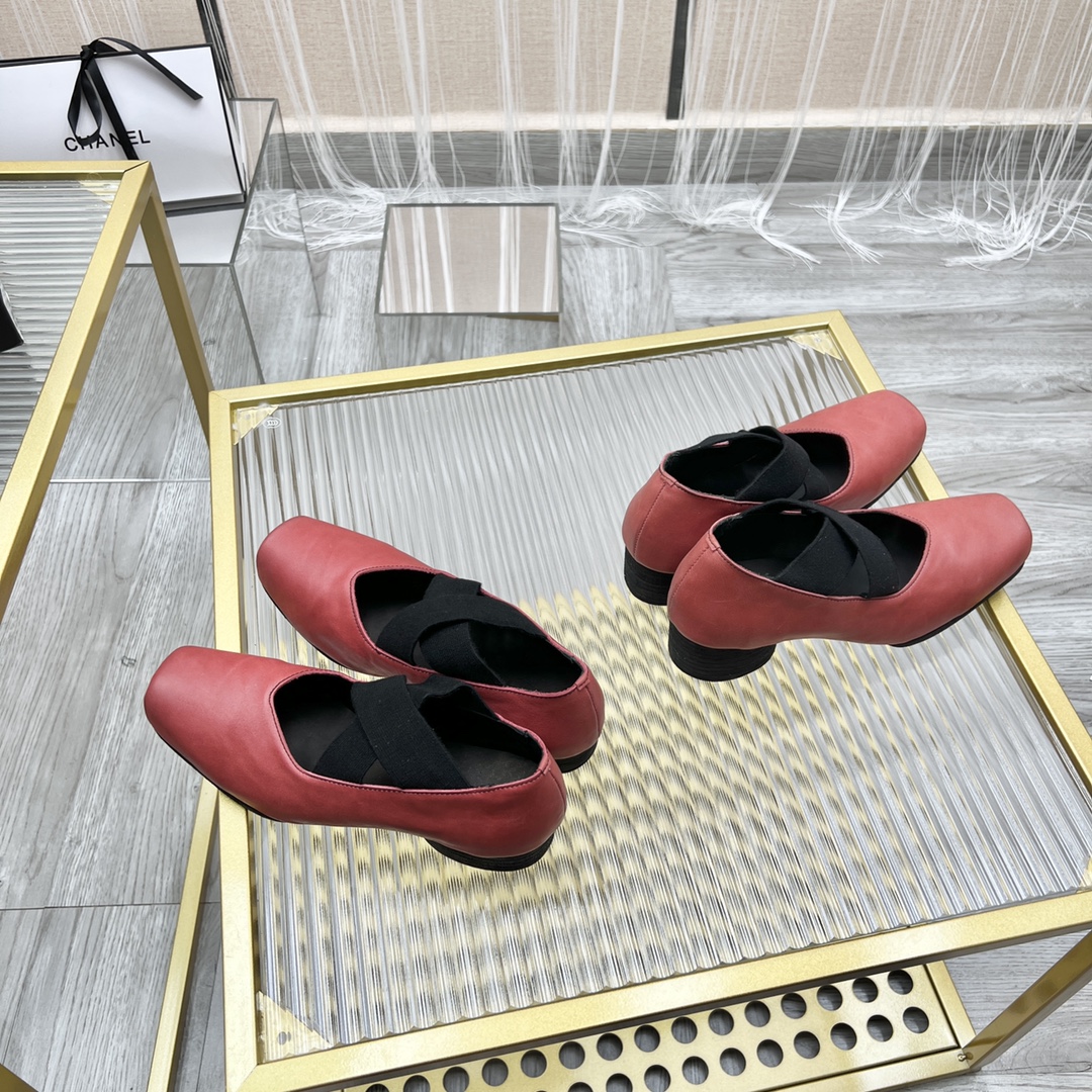 𝐔𝐌𝐀 𝐖𝐀𝐍𝐆｜𝟐𝟎𝟐𝟑/𝐒𝐒 𝐧𝐞𝐰  UMA WANG classic models retro do old ballet shoes