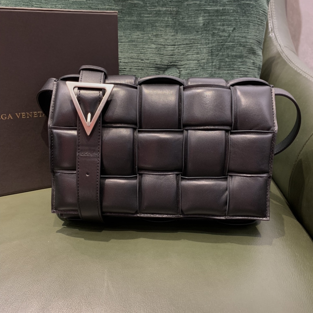 Bottega Veneta  PADDED  CASSETTE #591970