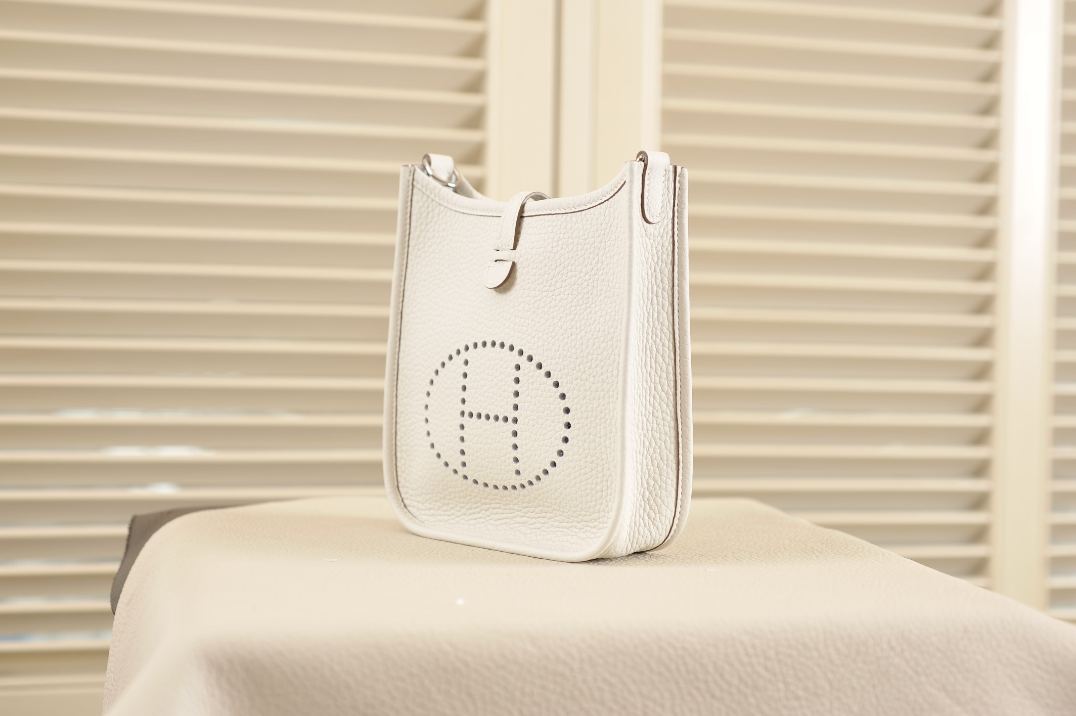 evelyne milkshake white silver buckle TG