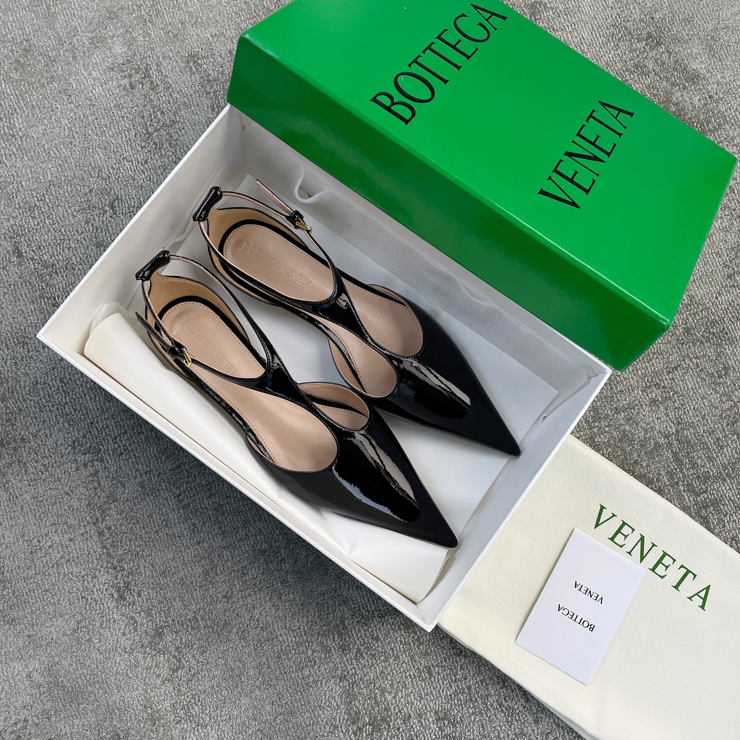 Bottegavenet*a pointed shoes