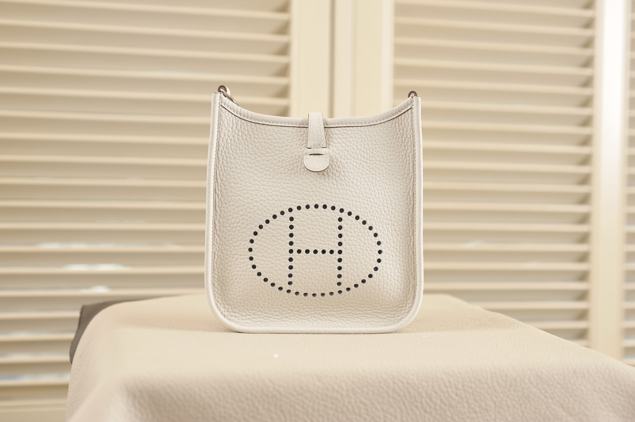 evelyne milkshake white silver buckle TG