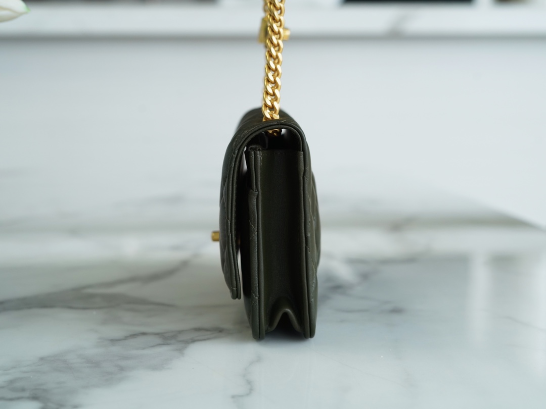 𝗖𝗛𝗔𝗡𝗘𝗟✦ 𝟮𝟐𝑲 Adjustment gold bead clasp Double C 𝗹𝗼𝗴𝗼 embossed small gold column woc adjustable buckle Cuban green