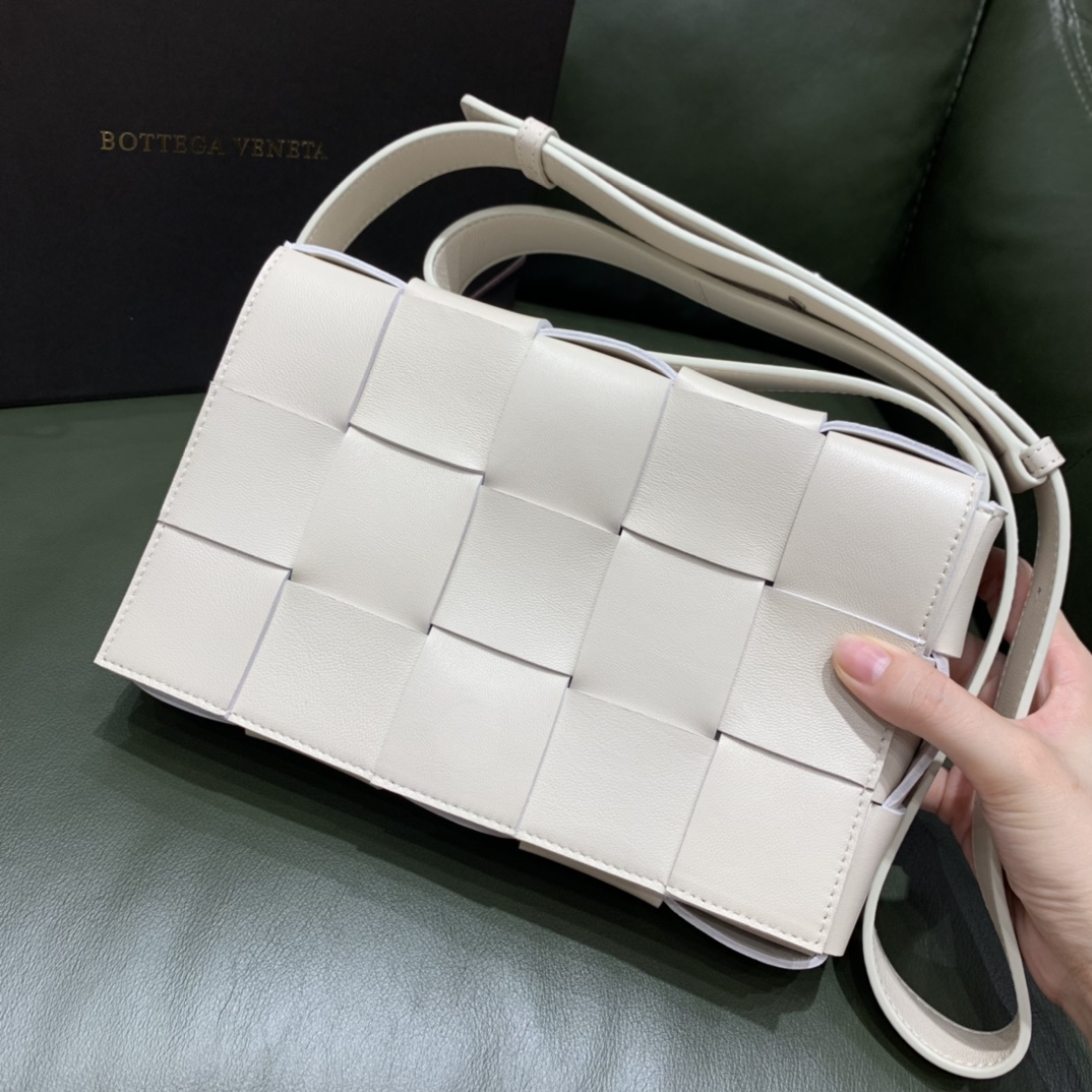 Bottega Veneta  𝘾𝘼𝙎𝙎𝙀𝙏𝙏𝙀 #578004
