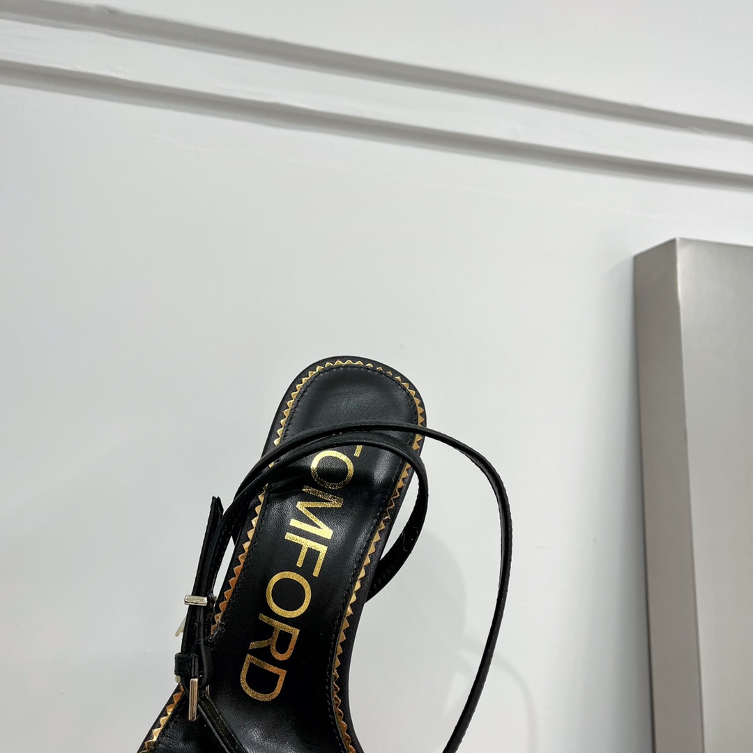 𝒕𝒐𝒎𝒇𝒐𝒓𝒅 𝟐𝟎𝟐𝟐/𝐒𝐒 𝐧𝐞𝐰 TF Tom Ford Gold Heel Padlock Sandals
