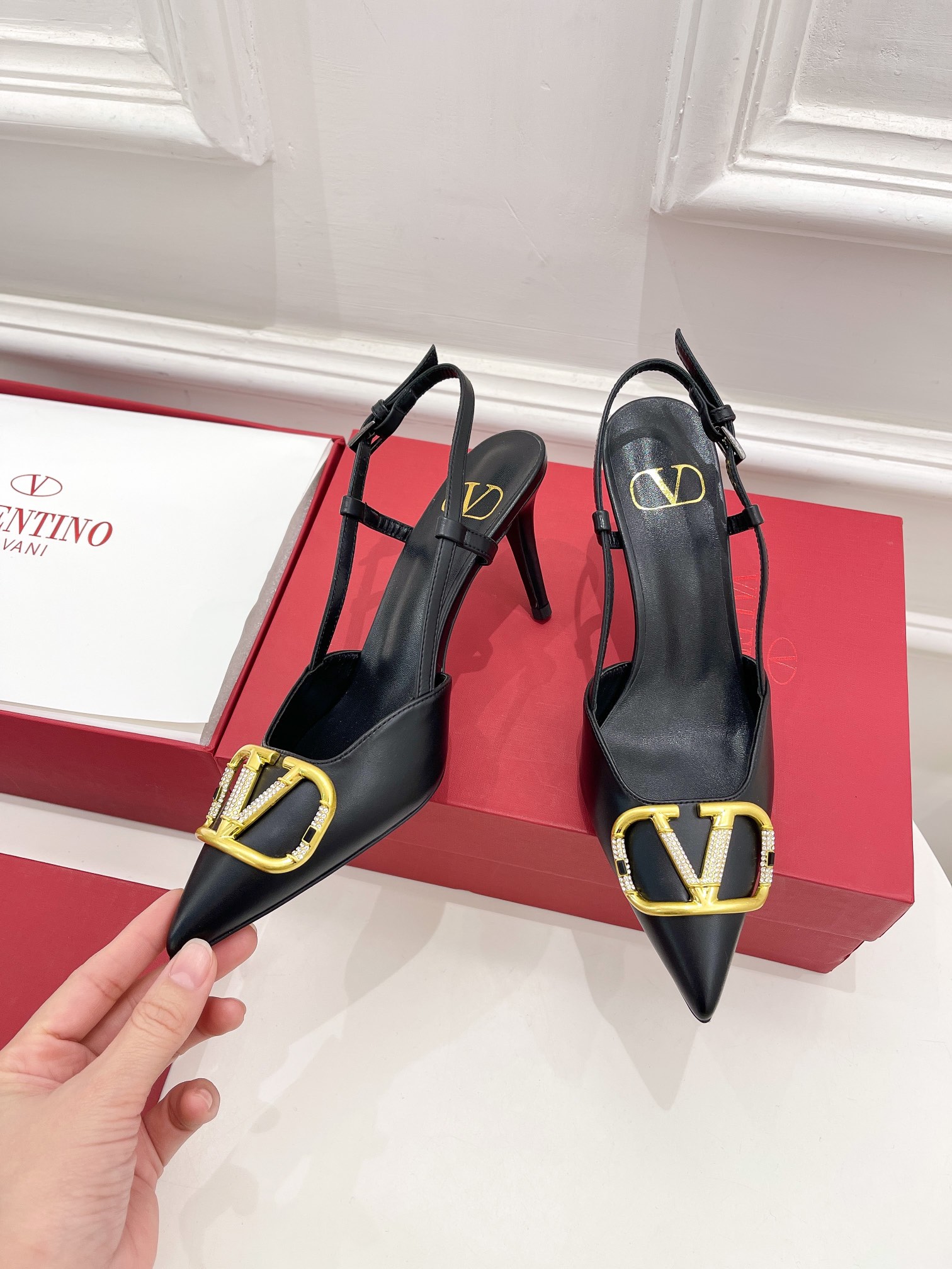 【Valentino】𝟐𝟎𝟐𝟏/𝐒𝐒 𝐧𝐞𝐰 Valentino 2022 spring and summer new large V diamond buckle high heels on the new