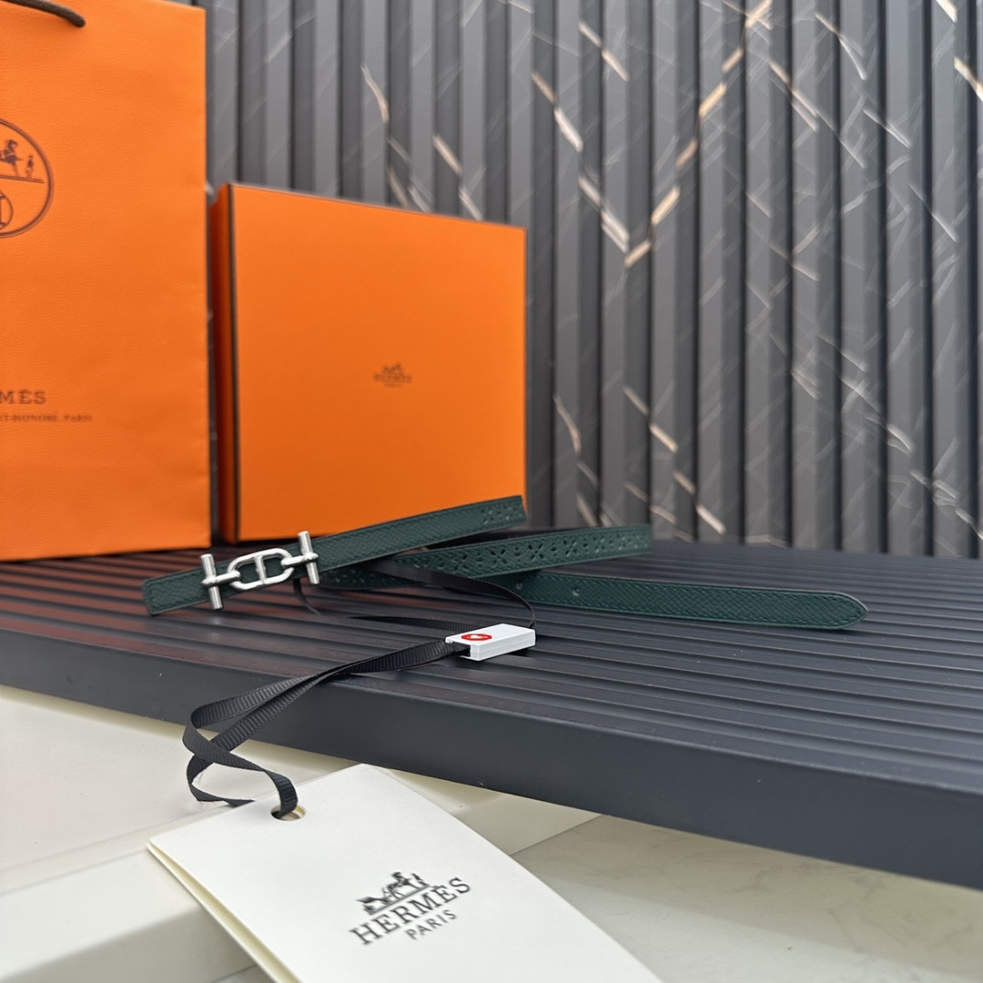 Reversible belt in Hermes Swift and perforated Epsom calfskin