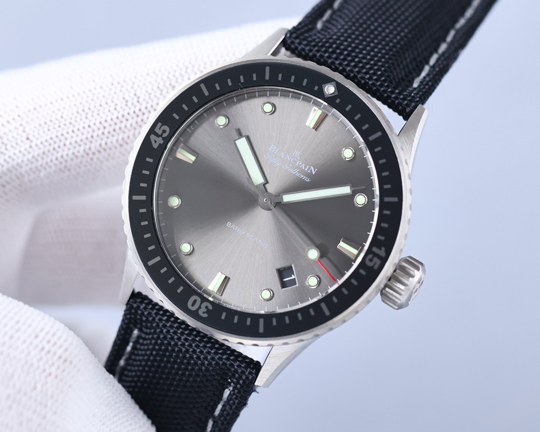 Blancpain - This functional watch comes from the classic Blancpain collection