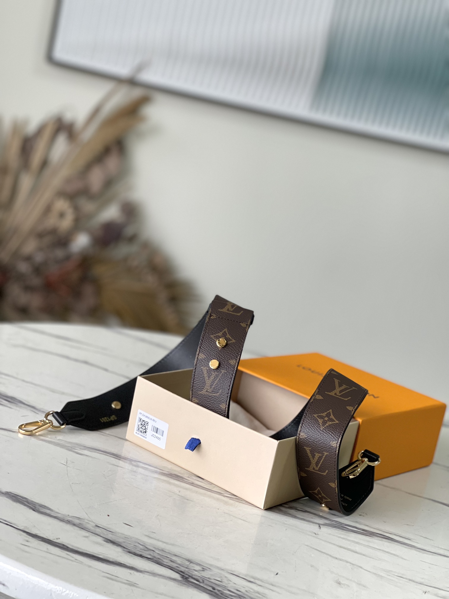 𝐋𝐎𝐔𝐈𝐒 𝐕𝐔𝐈𝐓𝐓𝐎𝐍     J02465