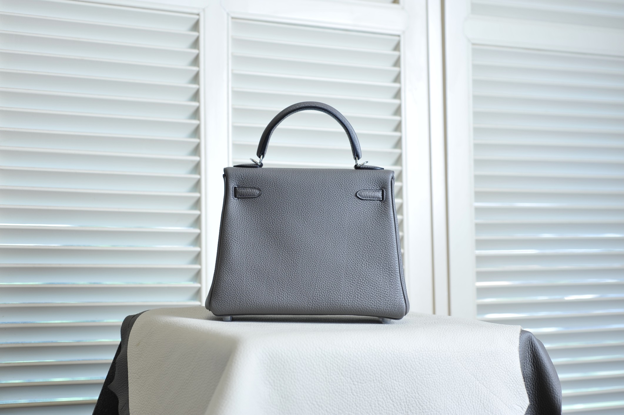 Kelly25 Pewter Gray Silver Buckle TOGO Leather