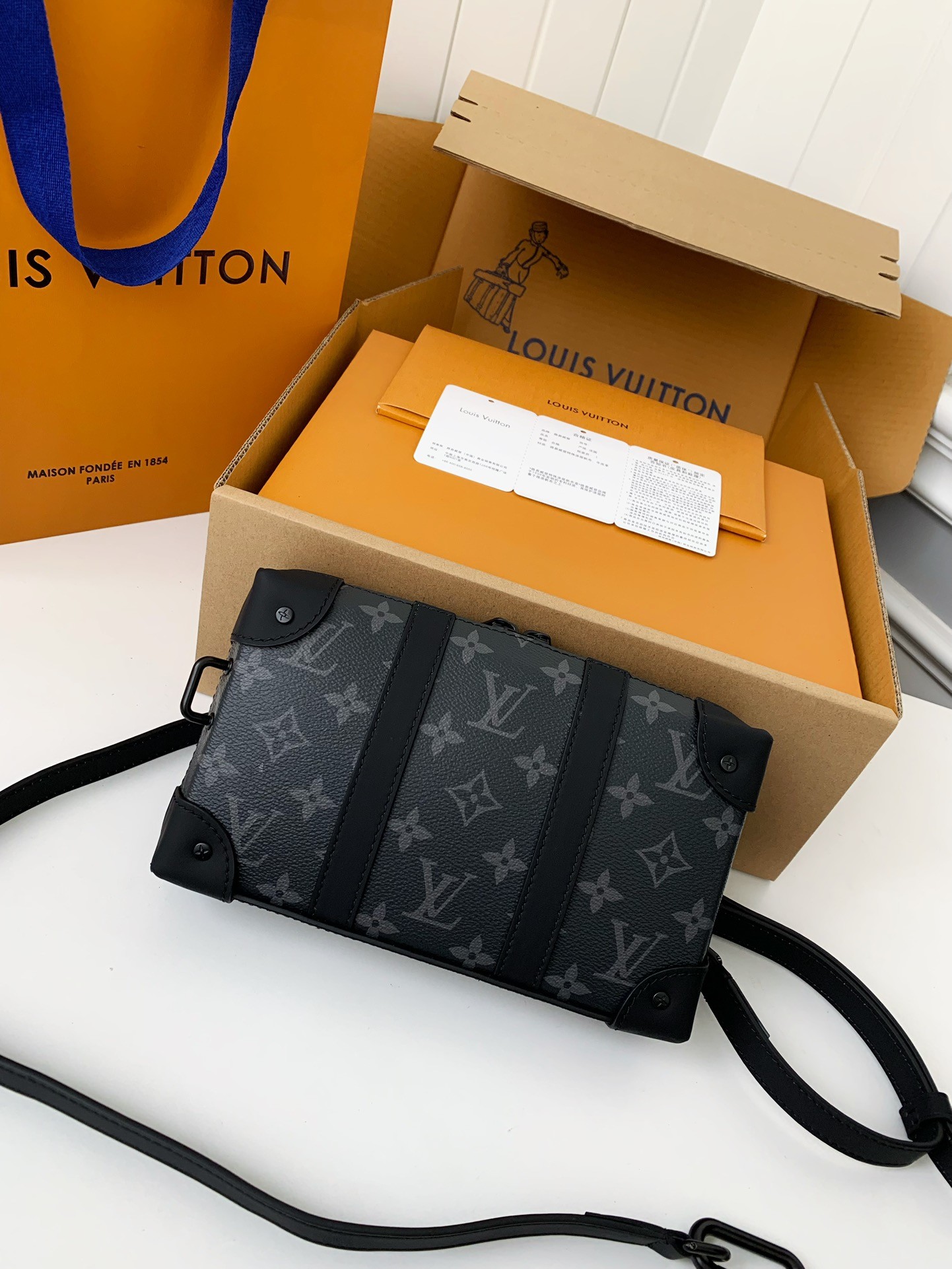 Louis Vuitton's new Sac Plat Horizontal Zippé men's black flower briefcase M45165 Size: 22.5*14*5cm