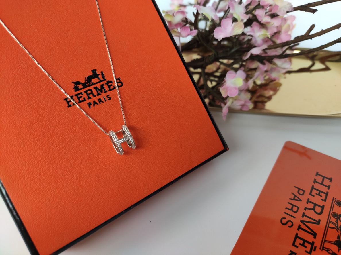 Hermes necklace