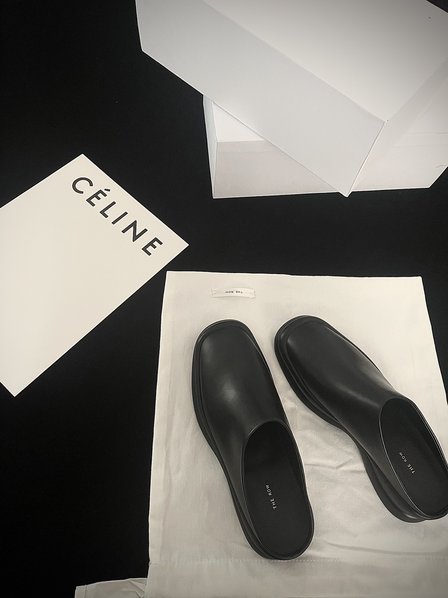𝐓𝐇𝐄 𝐑𝐎𝐖｜𝟐𝟎𝟐𝟐/𝐒𝐒 𝐧𝐞𝐰 Still as usual minimalist design minimalist versatile Imported calfskin