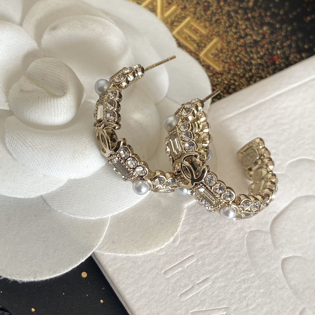 CHANEL🇫🇷Xiaoxiang curved diamond edge ring earrings