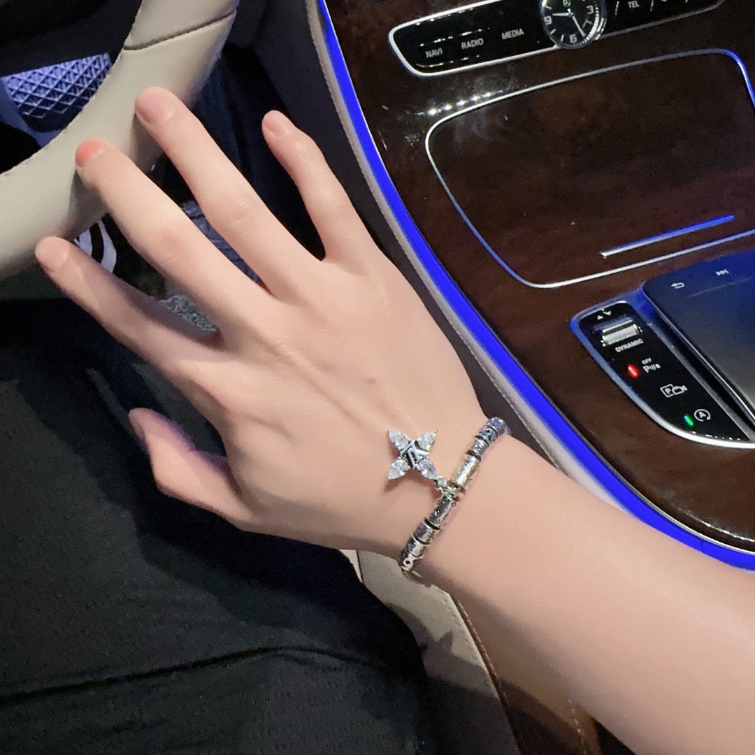 Louis Vuitton Classic Bracelet Cuban Chain Collection Vintage Silver Bracelet Size 22cm20cm18cm Changeable length