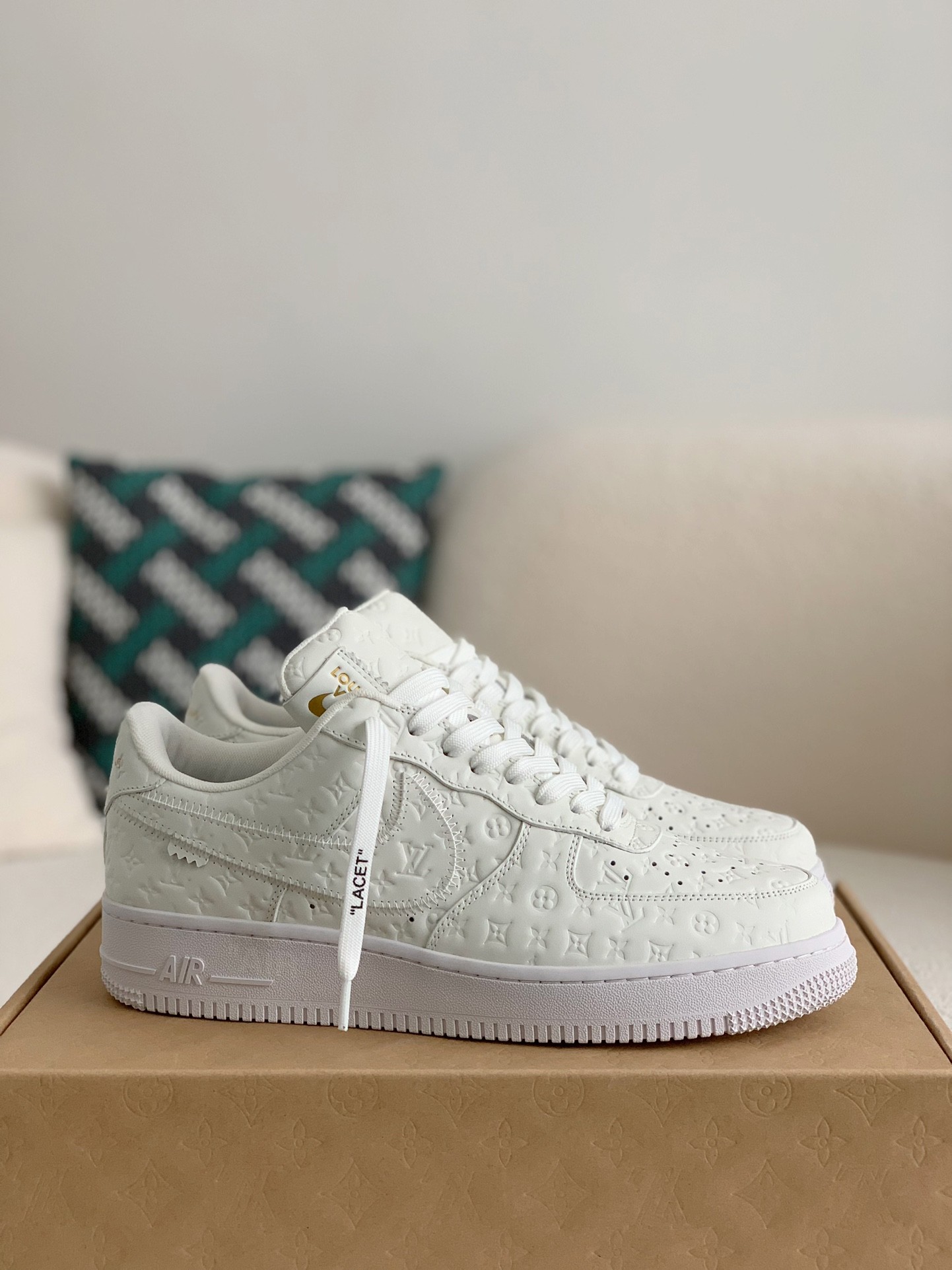 LOUIS VUITTON × NIKE AIR FORCE 1 Sneaker