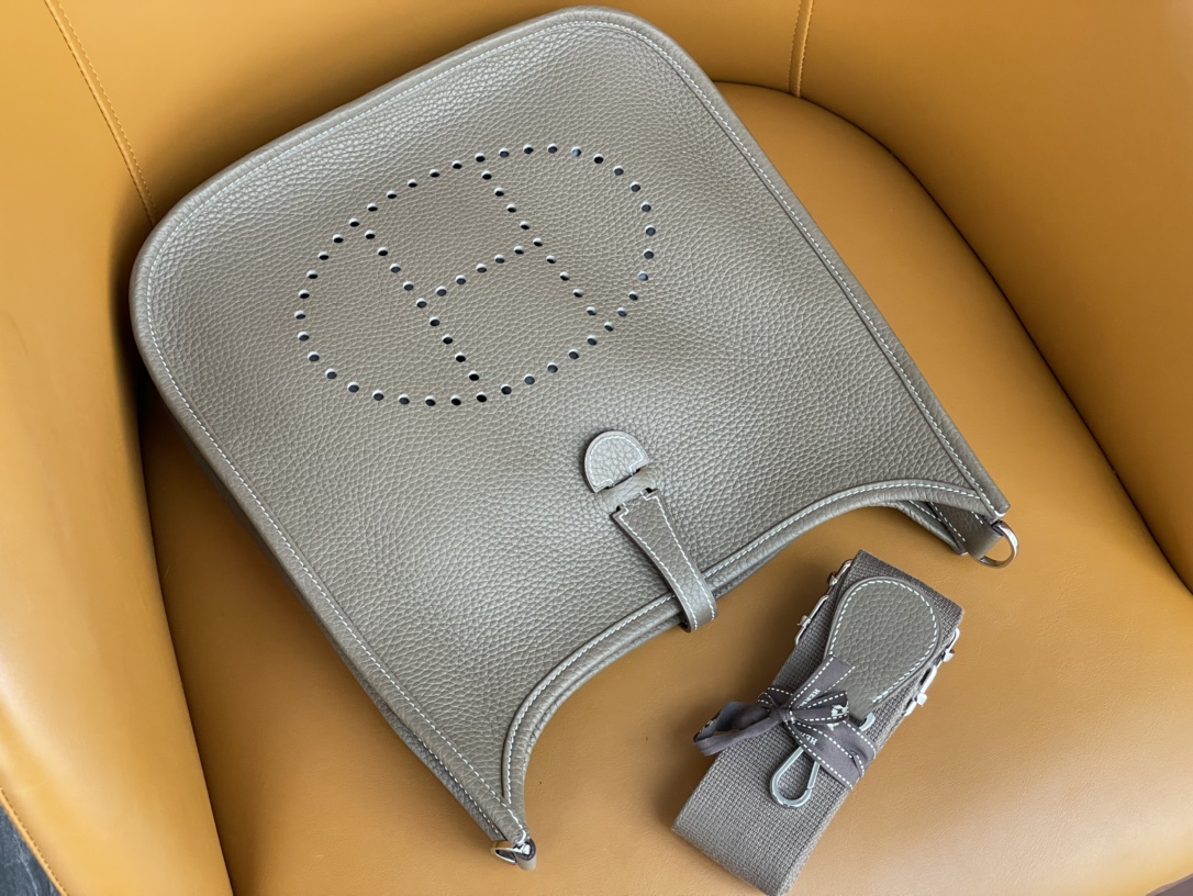 Evelyne 29 tc leather elephant gray silver buckle