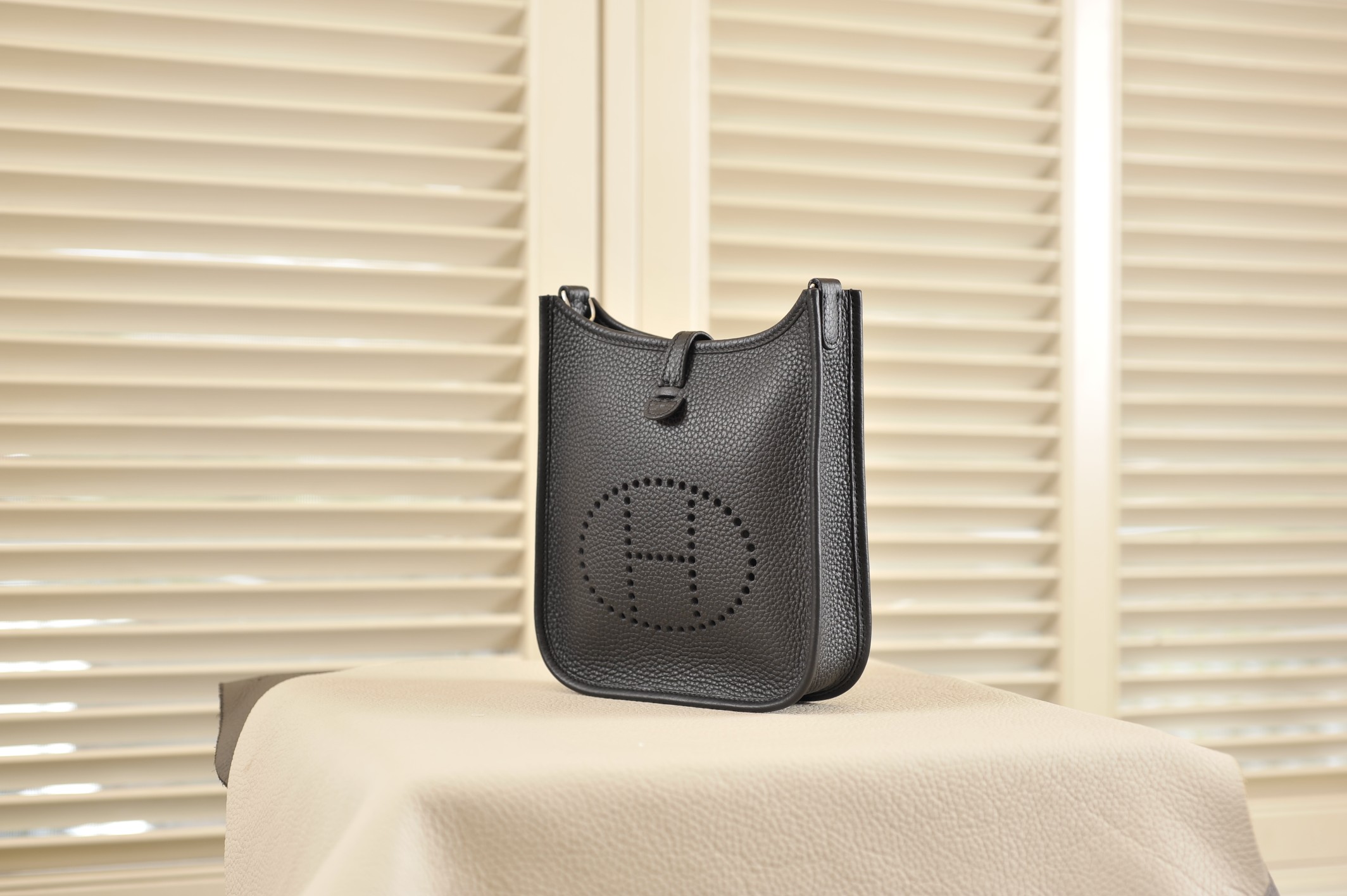 evelyne black silver buckle TC