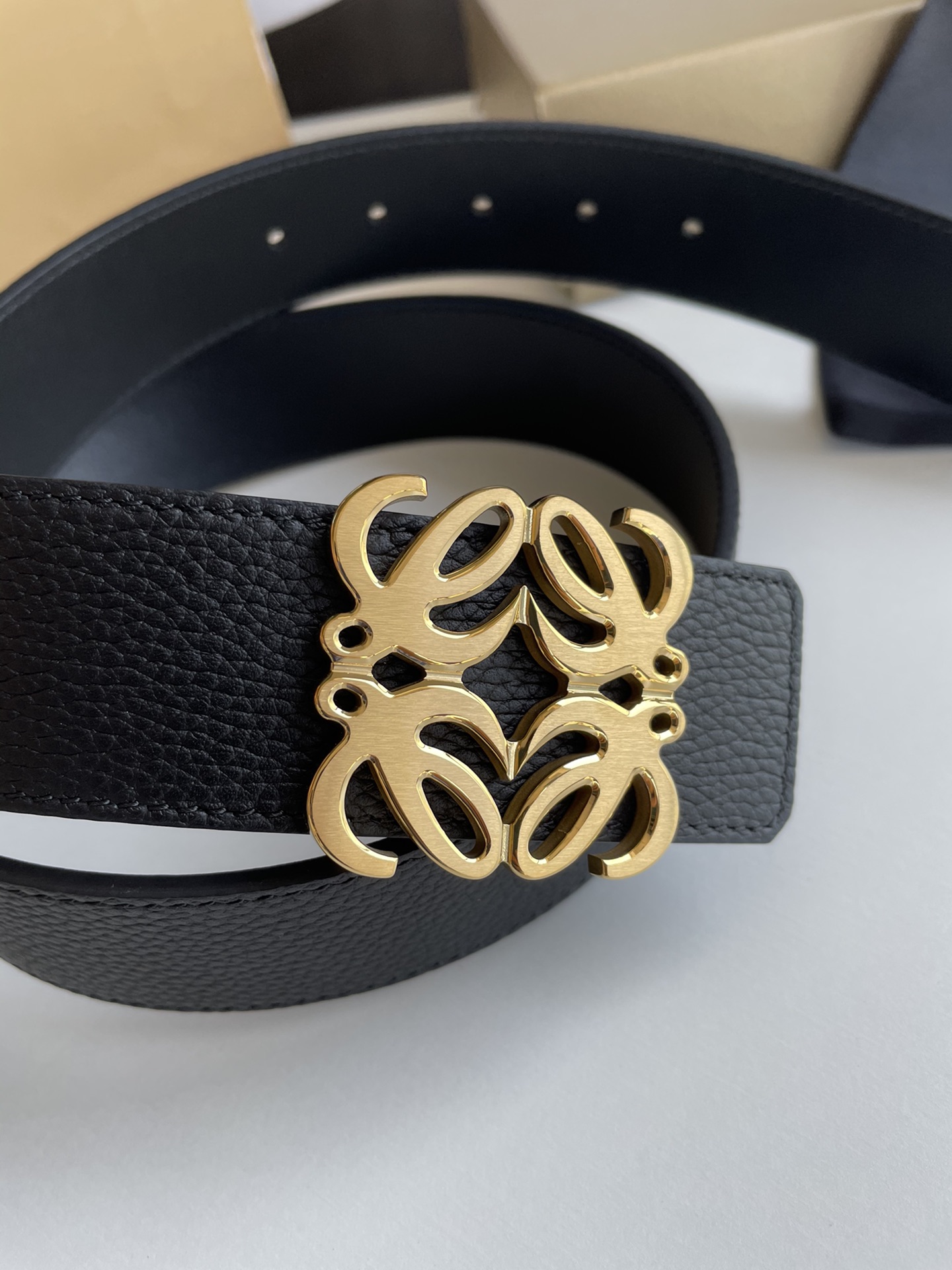 LOEVE stainless steel logo pattern metal buckle with top layer cowhide reversible