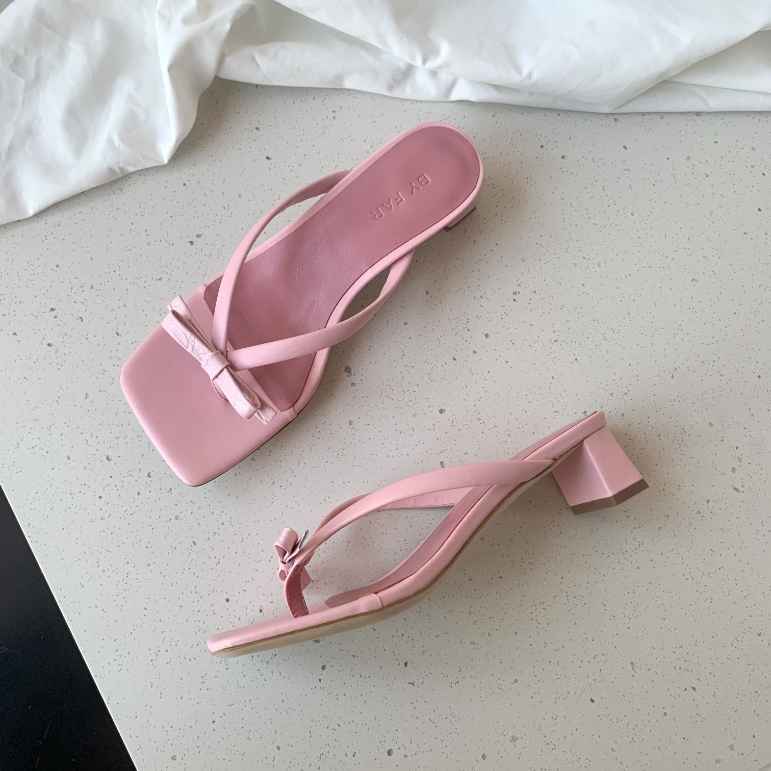 BY FAR | 𝟐𝟎𝟐𝟏/𝐒𝐒 𝐧𝐞𝐰 BY FAR21 spring and summer square-toed flip flops A series of super summer colors