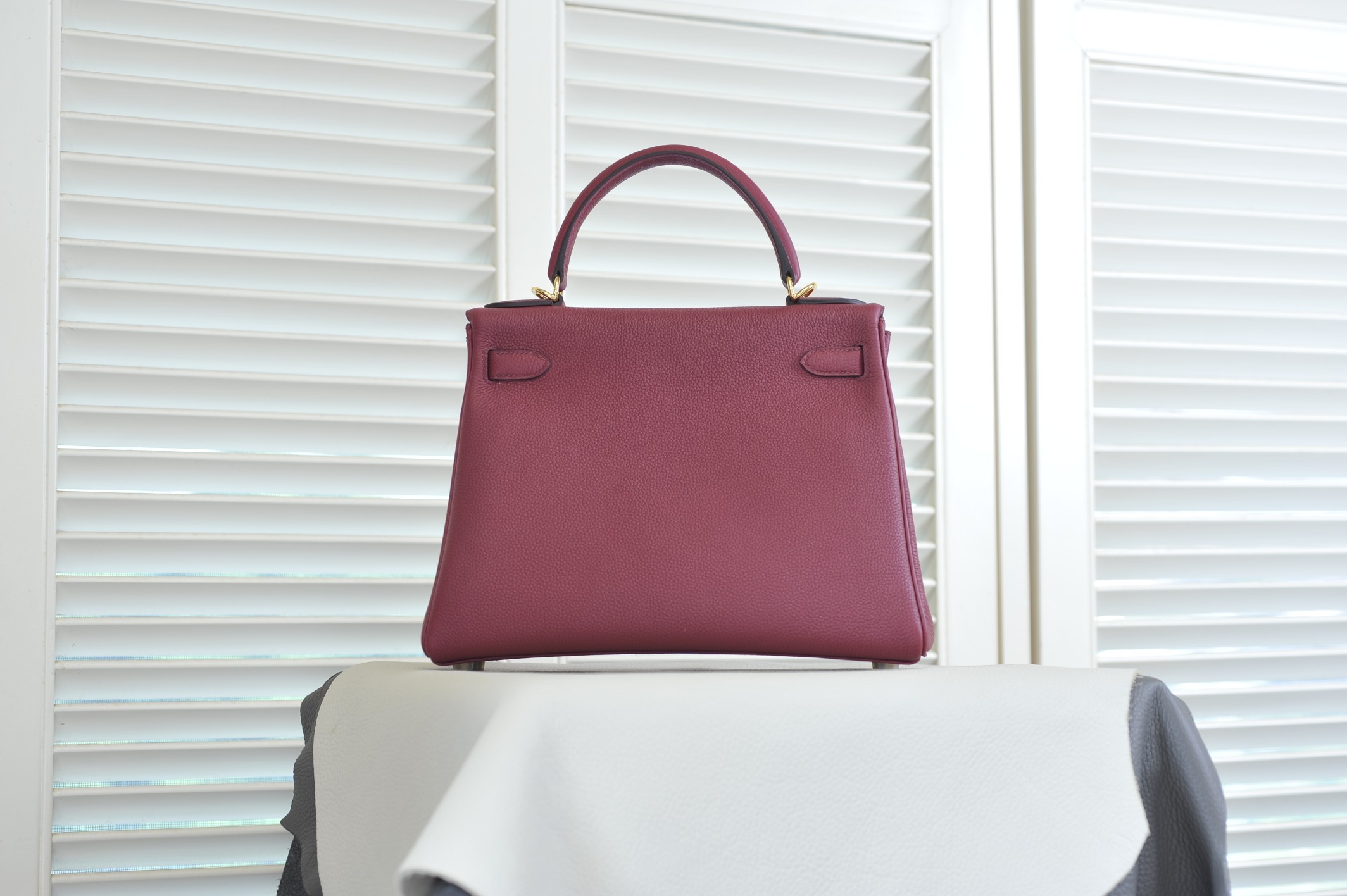 Kelly28 garnet red togo leather gold buckle